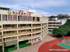 而是用地盘稀缺性、配套成熟度、产物完